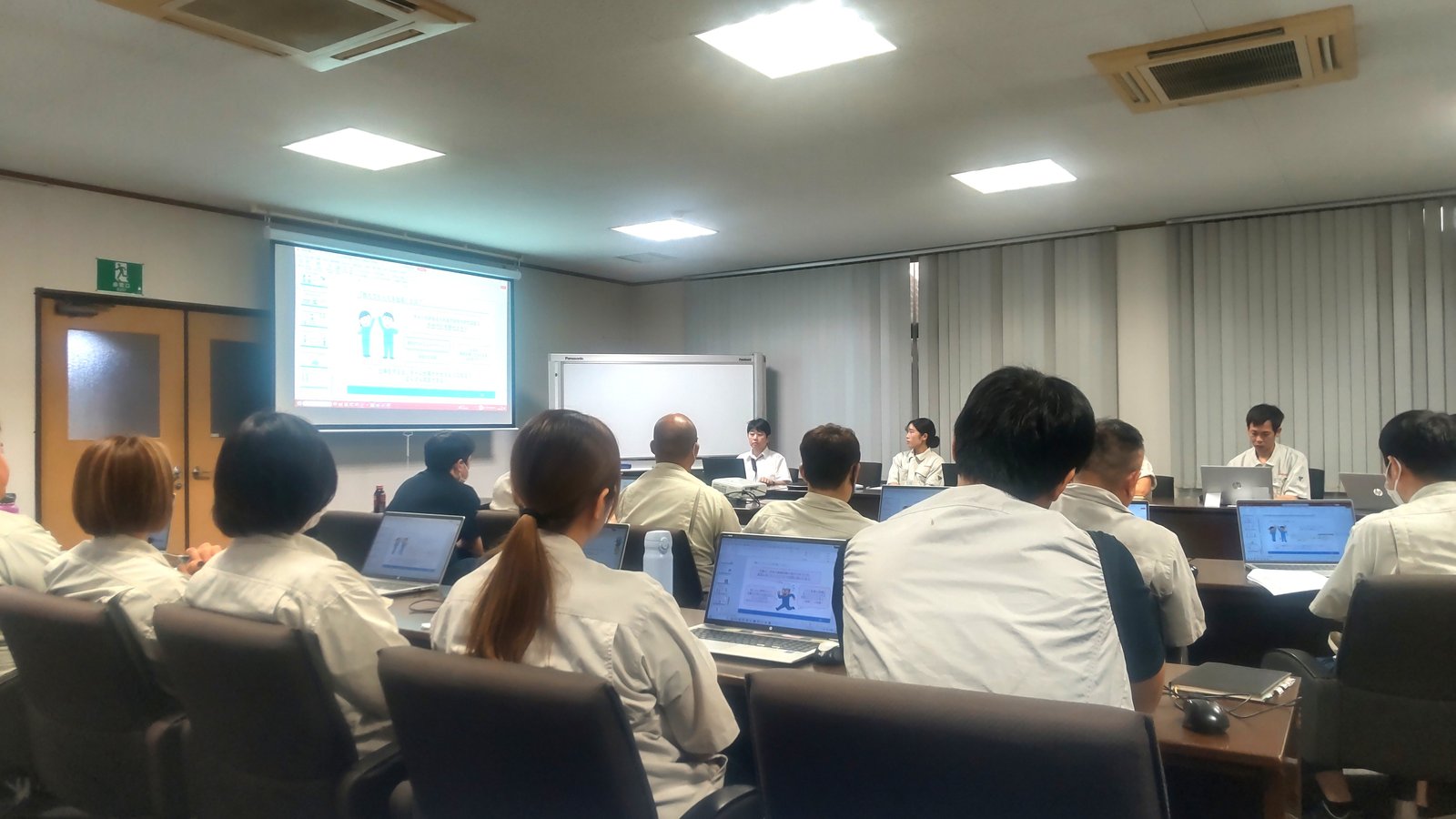 ハラスメント研修を実施しました。